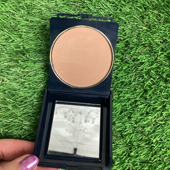 Max Factor Powdered Foundation Rich Beige 104 - Picture 4 of 8